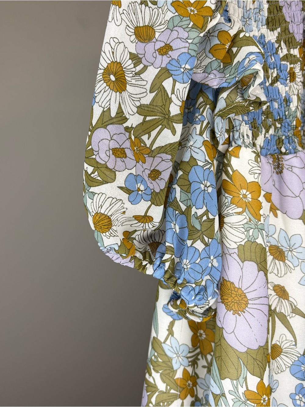 entro Floral Smocked V-Neck Blouse With Puff Sleeve Size Large - Picture 6 of 10